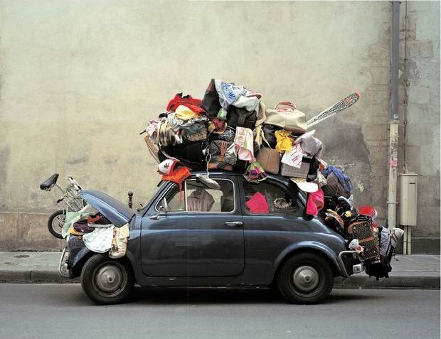 I bagagli sul tetto dell’auto.